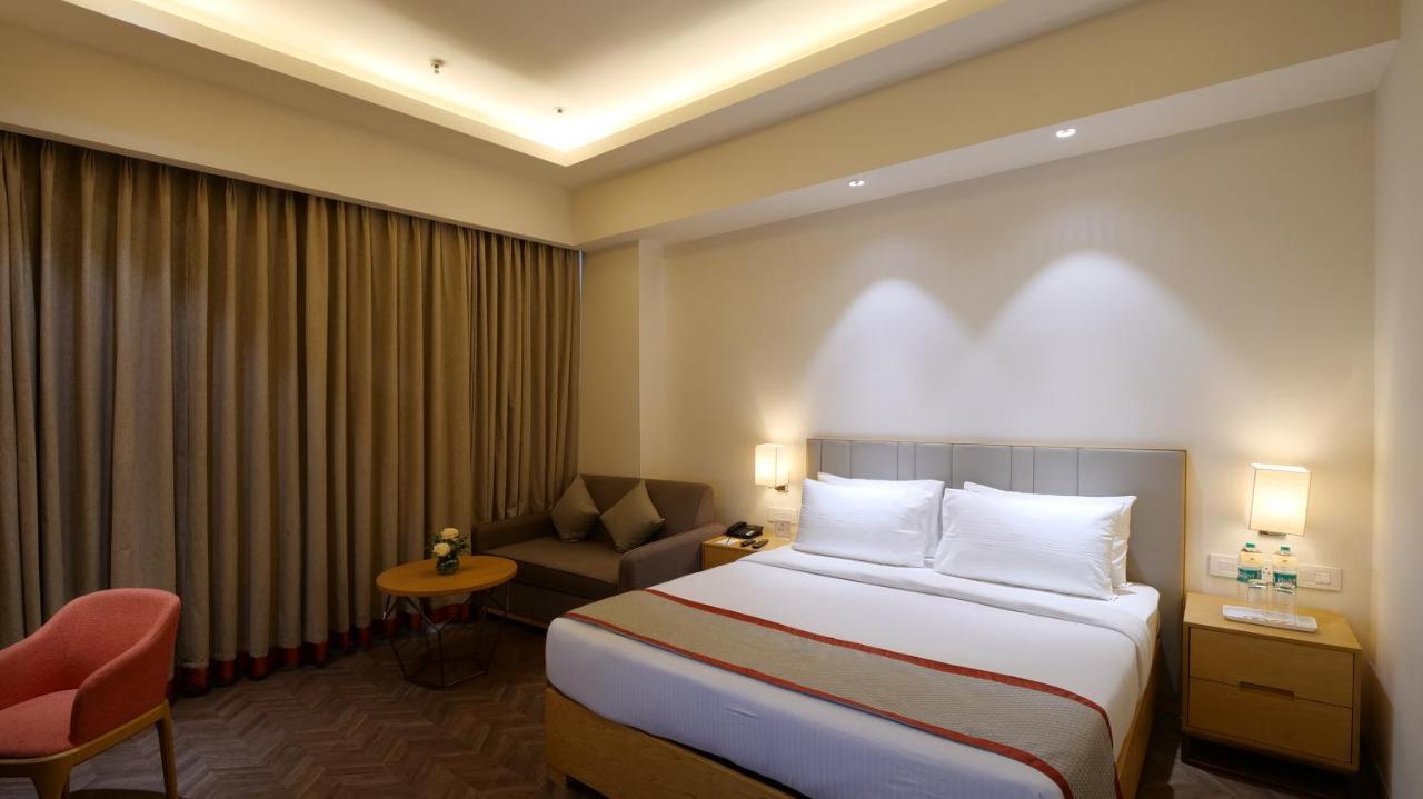 Orana Aurnum Hotel New Delhi Exterior photo